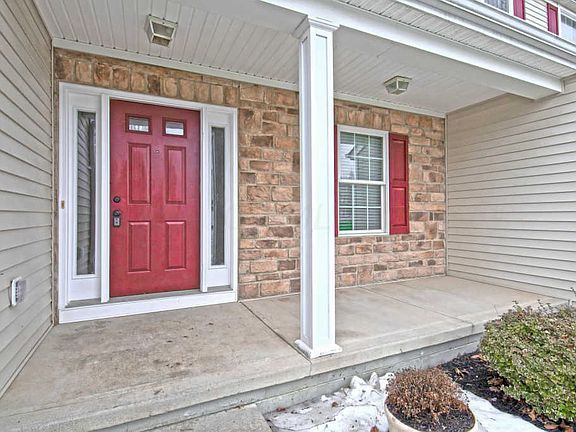 3rd image of 350 Linden Cir