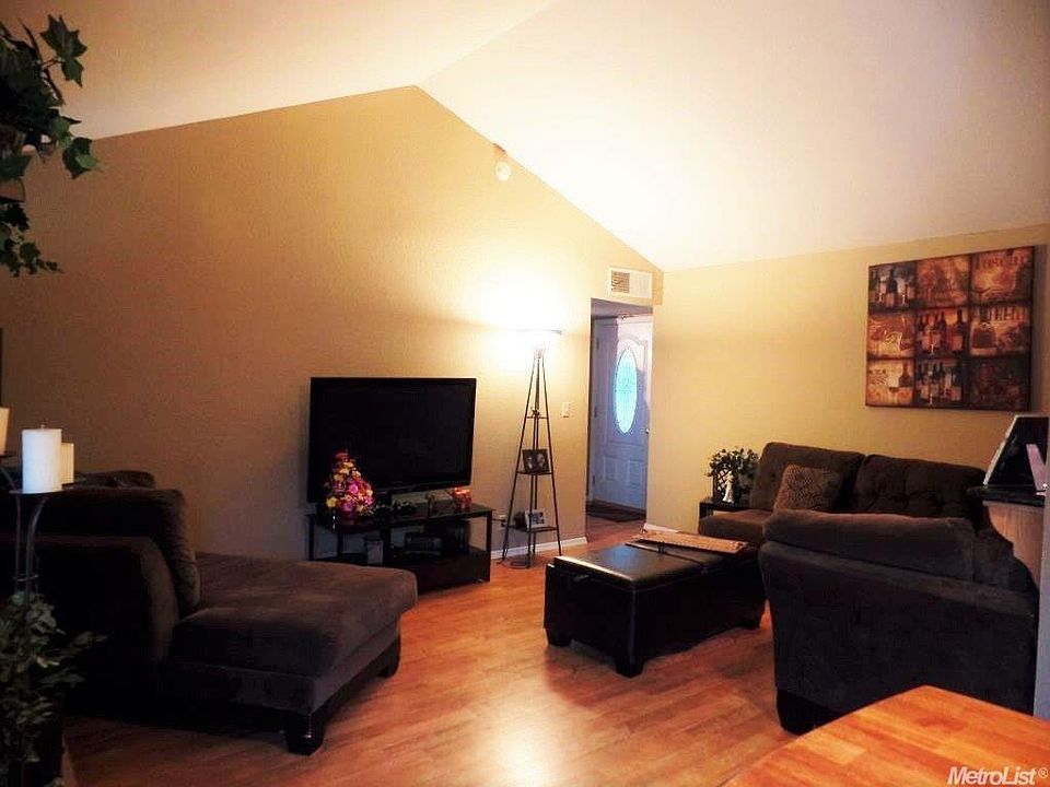1st image of 3233 Heatherwood Ct