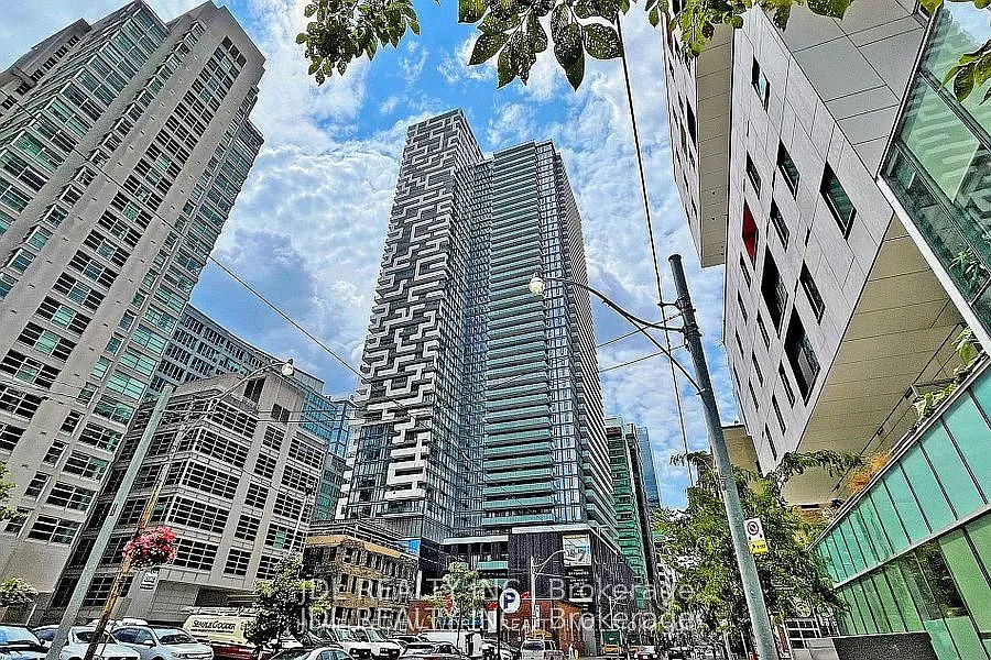 25 Richmond St E (Yonge — Photo 1