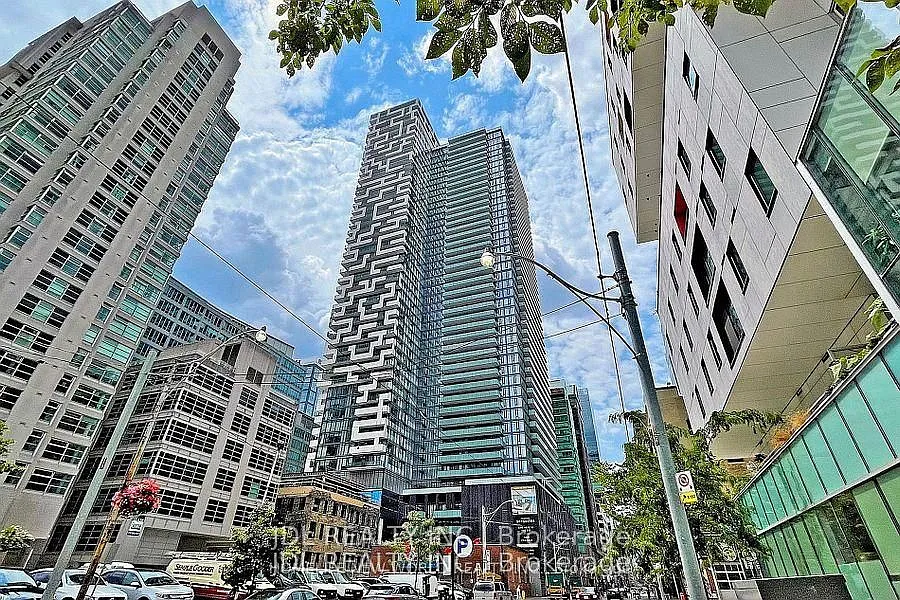 25 Richmond St E #408