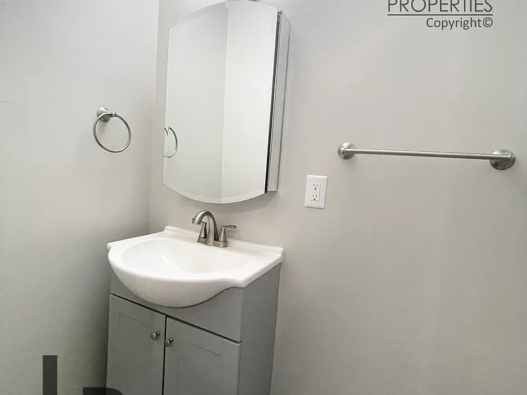 3479 Greenlawn Dr — Photo 3