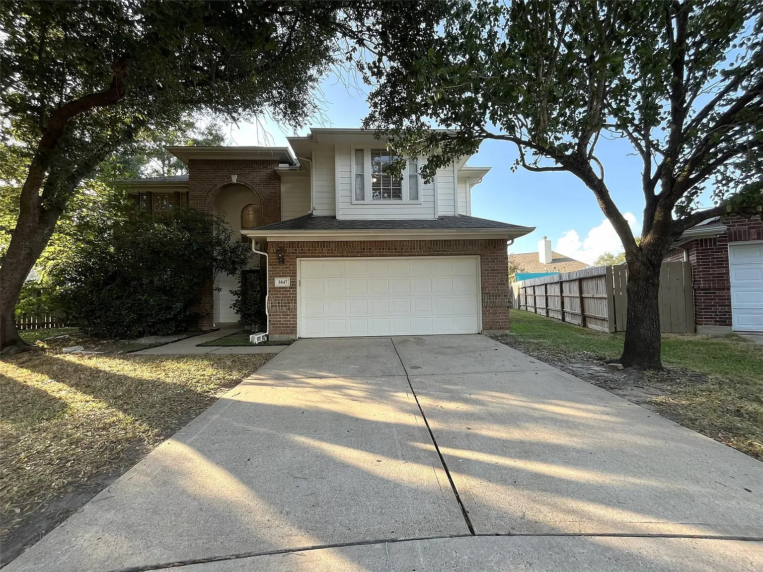 4 bed, 2.5 bath, 3028 sqft, $2,350 — Photo 1
