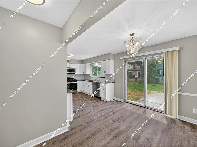27345 Harvard Rd — Photo 18