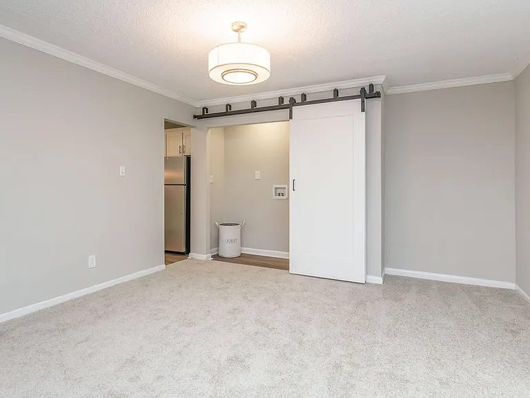 Kingston Pointe Apartments — Photo 14