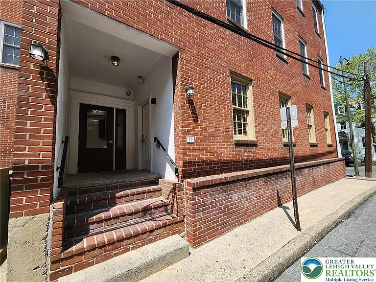 79 W Market St #S — Photo 9