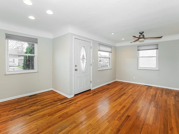 2nd image of 4914 Lincoln Ave