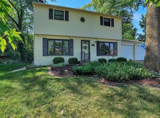2250 Ferncliff Ln, Saint Louis, MO 63122