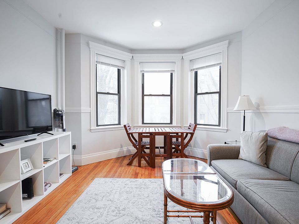 1st image of 51 Park Dr APT 10