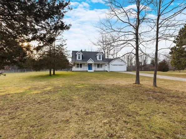 2741 Wixom Rd, Milford, MI 48381
