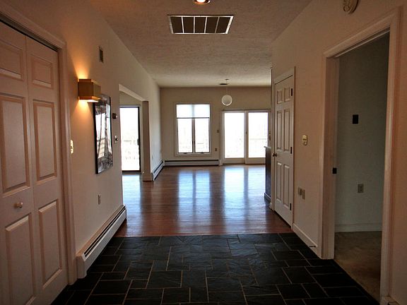 4th image of 374 Gray Fox Ln