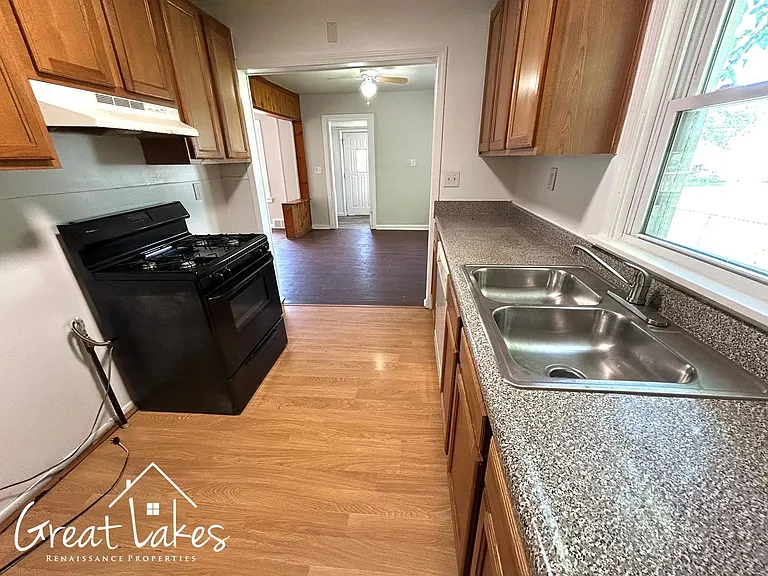 11493 Maxwell Ave — Photo 15