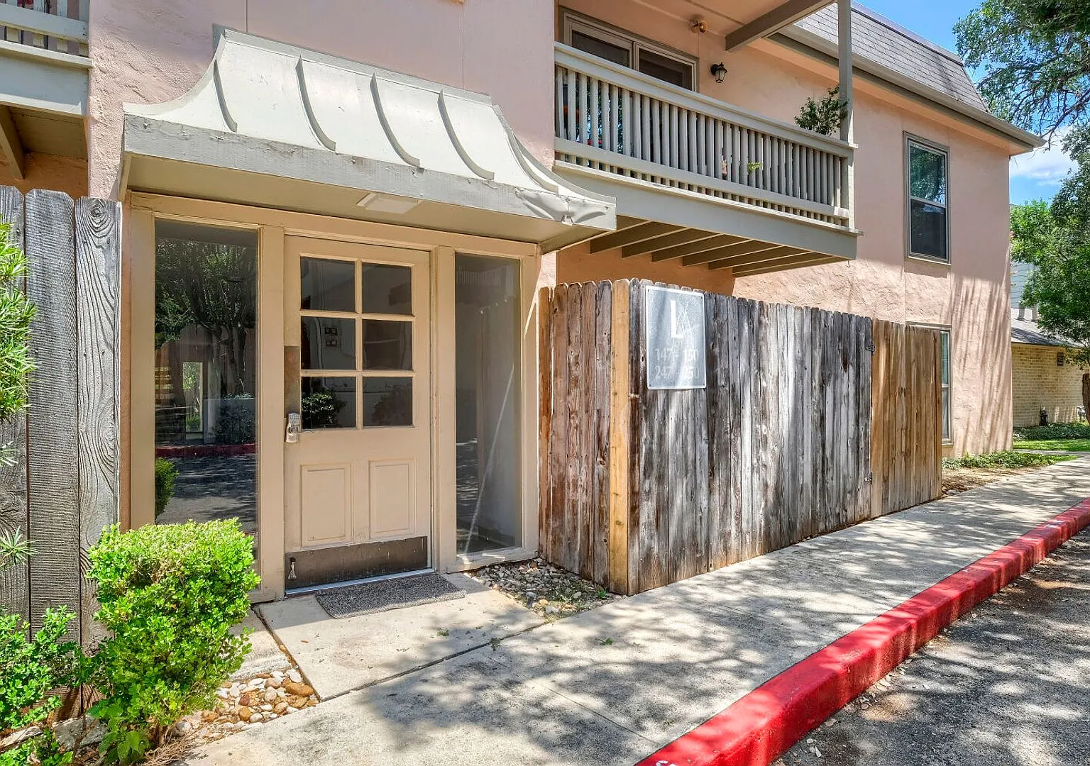 Prime Location! 2BR Condo in Alamo Heights ISD — Photo 2