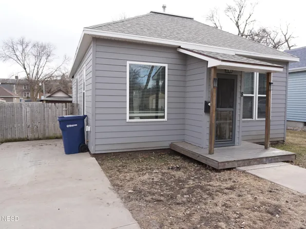 8 4th Ave NW, Watertown, SD 57201