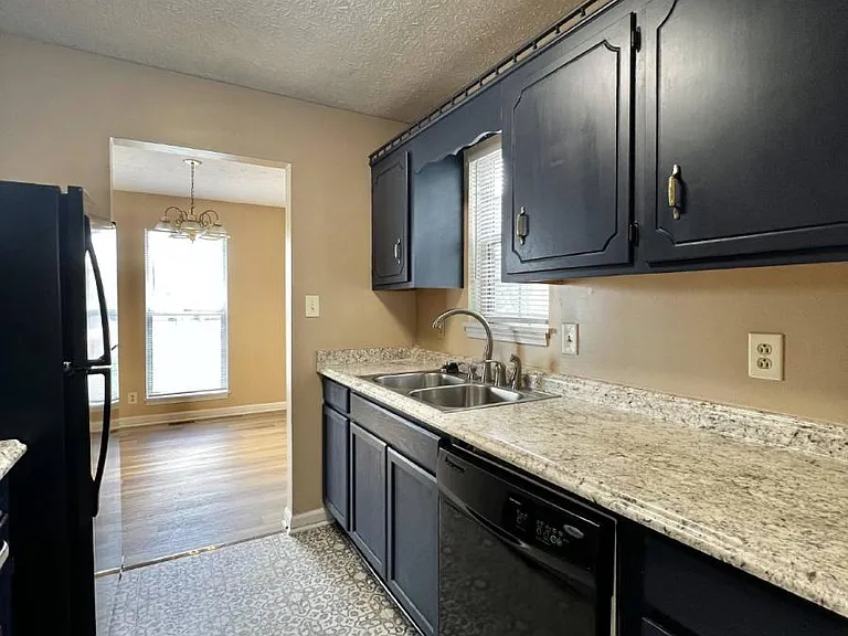 417 Pacific Ave — Photo 2