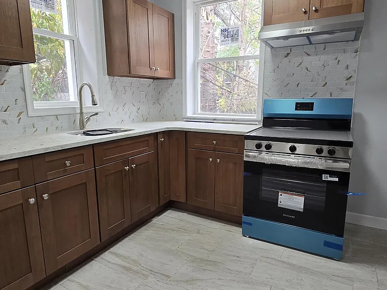 1411 W Loudon St — Photo 11