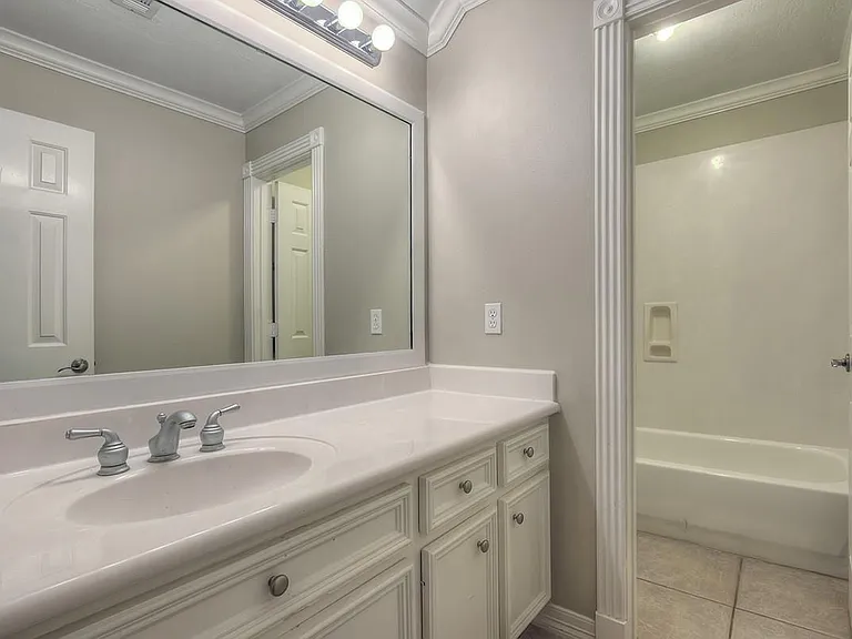 10819 Lake Windcrest — Photo 35