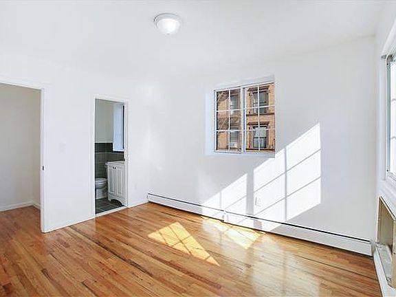 3rd image of 435 Elton Ave