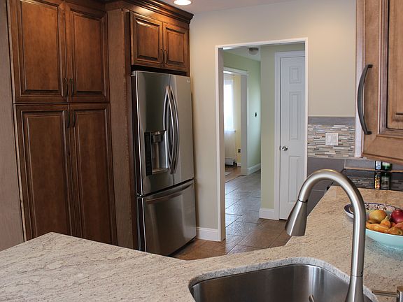 2nd image of 22 Rush St