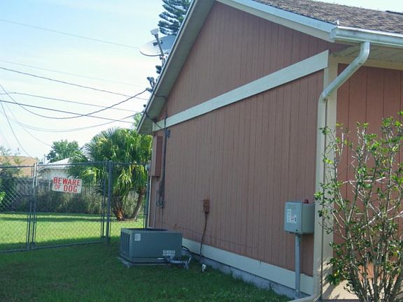 5th image of 521 SW Sadwick Ave