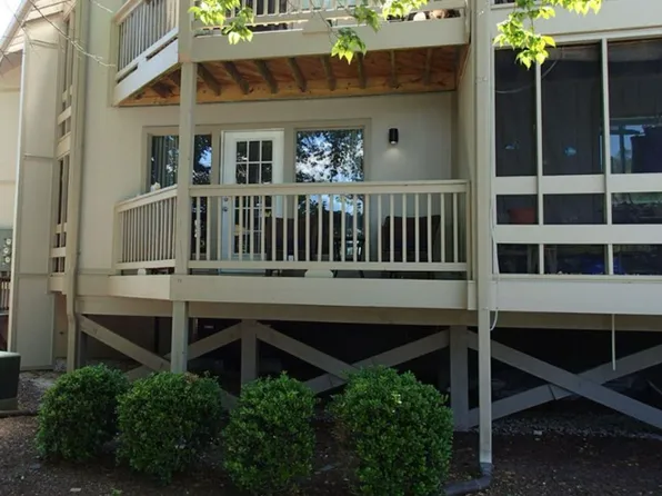 6112 Harbourside Dr, New Bern, NC 28560