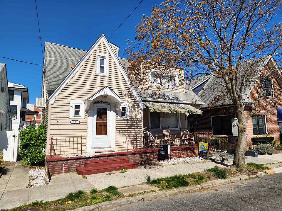 1st image of 821 Pelham Pl