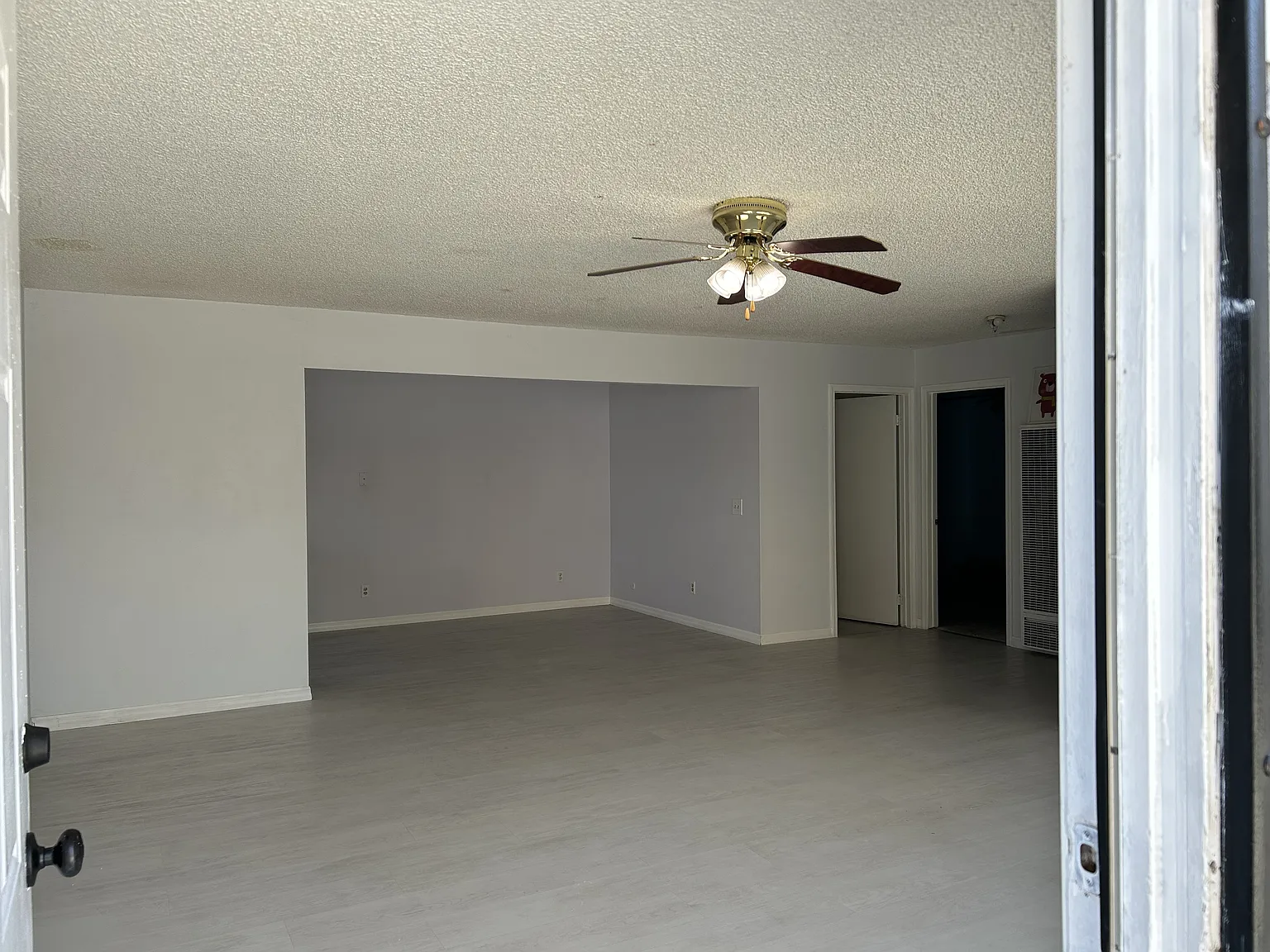2 bed, 1.5 bath, 900 sqft, $2,500 — Photo 2