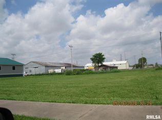 114 3rd Ave S, Clinton, IA 52732