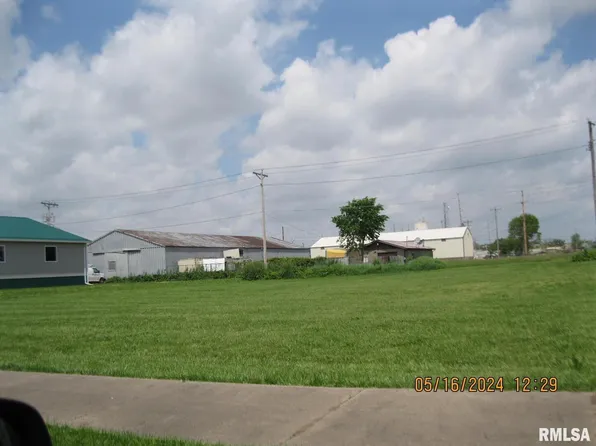 114 3rd Ave S, Clinton, IA 52732