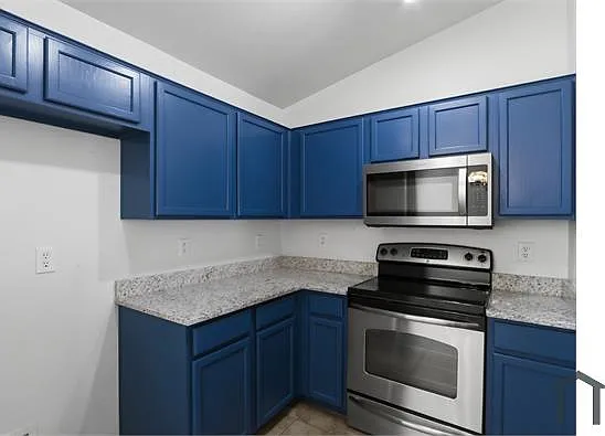 948 E Laredo St — Photo 16