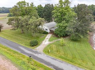 33974 Irish Ln, Brighton, IL 62012