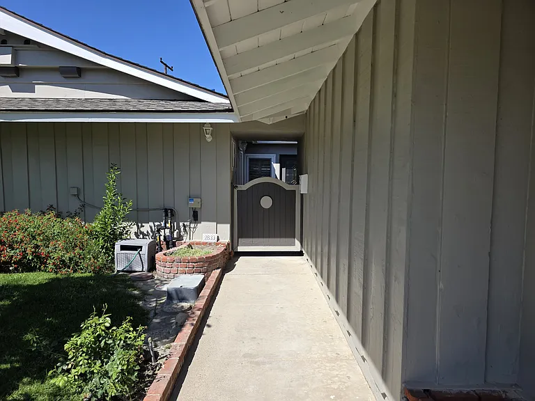2833 E Alden Pl — Photo 2
