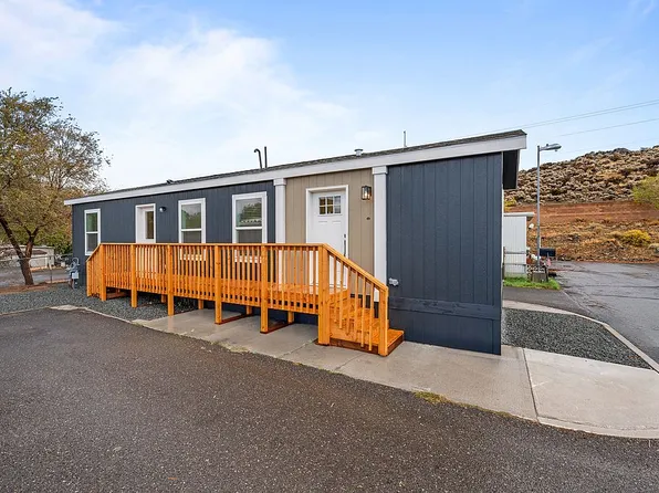 18 Zephyr Cir, Carson City, NV 89706