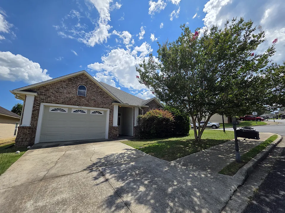 5531 Hampton Woods Way