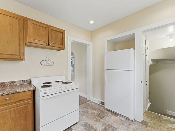 3rd image of 313 S Thornwood Ave