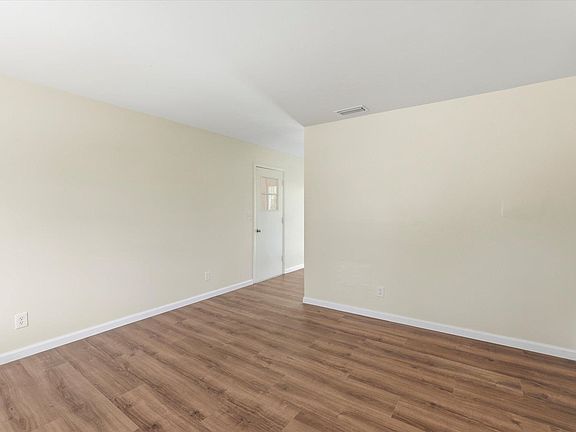 4th image of 2508 McArthur St