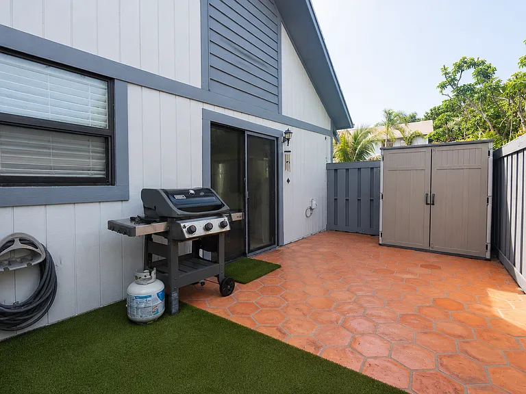 Side patio