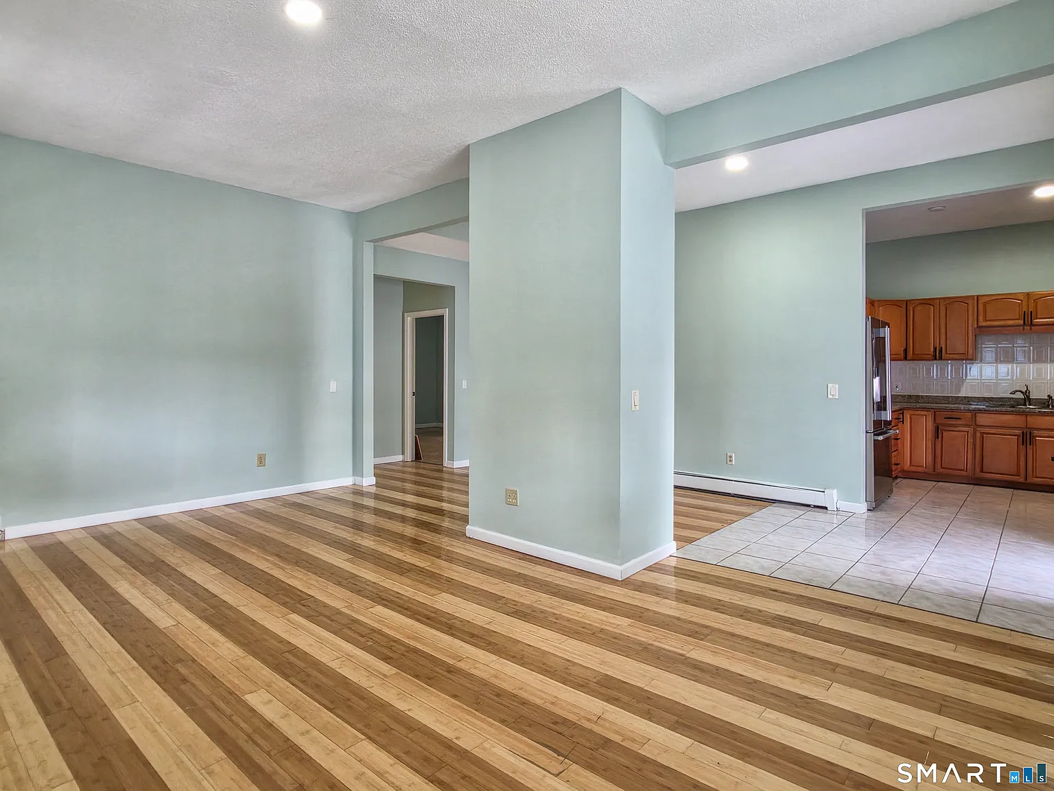 3 bed, 2.0 bath, 1351 sqft, $2,500 — Photo 4
