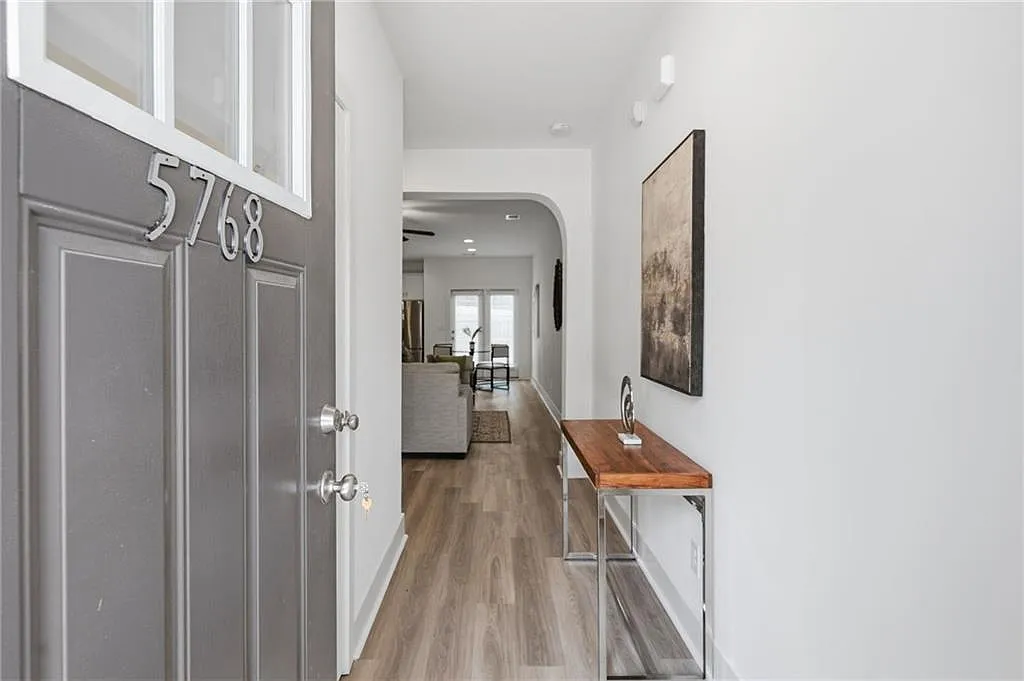 3 bed, 2.5 bath, 1600 sqft, $2,195 — Photo 2
