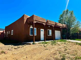 1247 Rainbow St, Taos, NM 87571