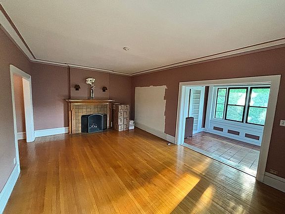 Spacious living room