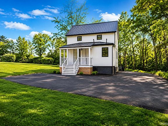 4th image of 386 Lakeside Road