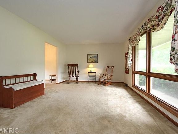 2nd image of 6174 Meadowlark Dr NE