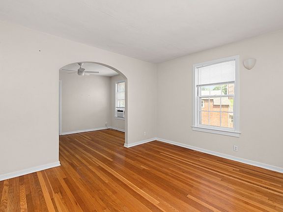 3rd image of 208 Circular Rd #4