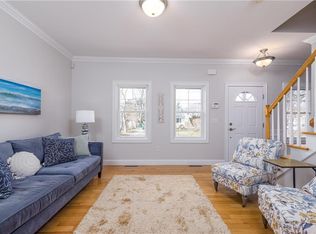 95 Juniper Rd, South Kingstown, RI 02879