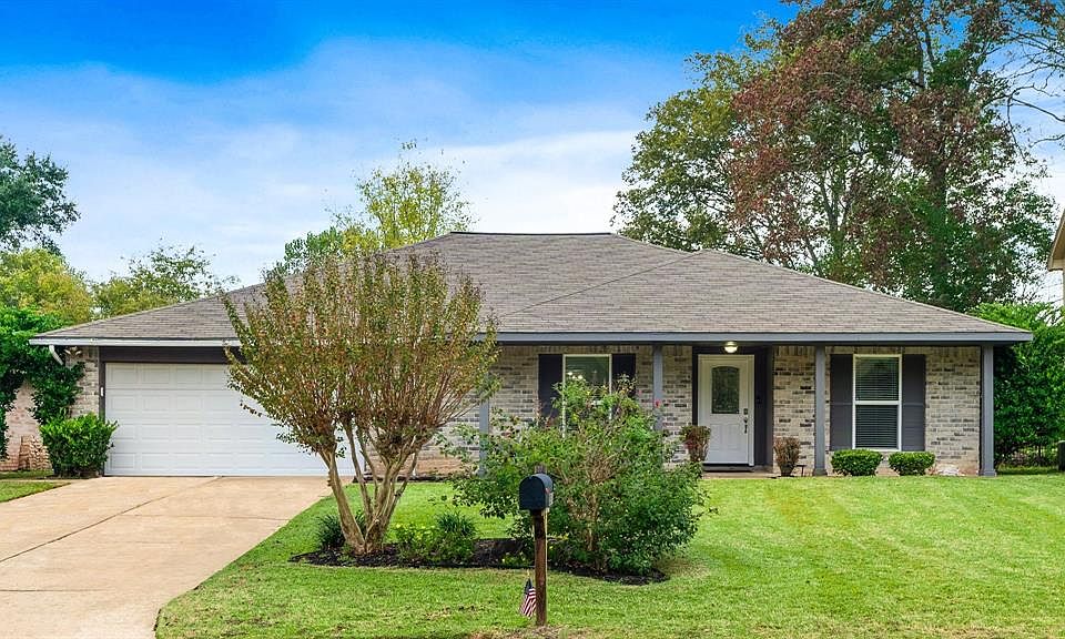 Welcome Home to 3314 Hampton Drive!