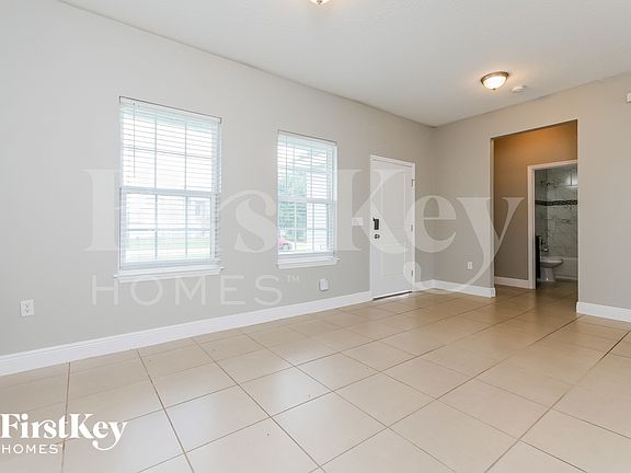 3rd image of 418 Churchill Ct
