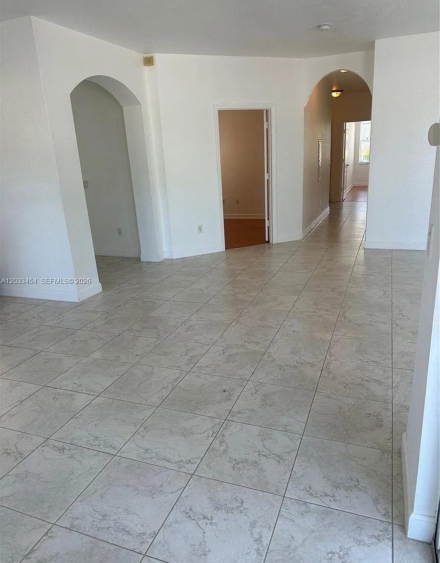 Courtyards Three Condo — Photo 1
