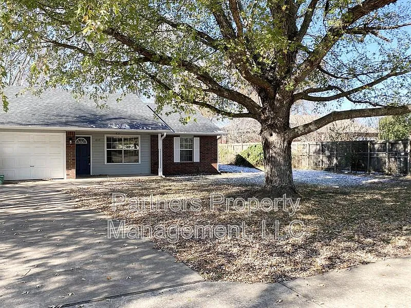 2 bed, 2.0 bath, $1,350 — Photo 2