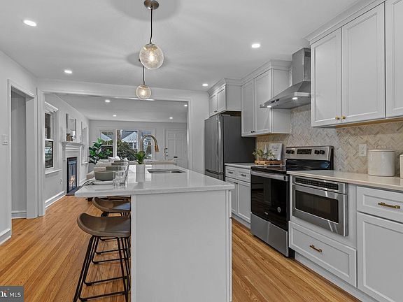 2nd image of 300 Barry Ln