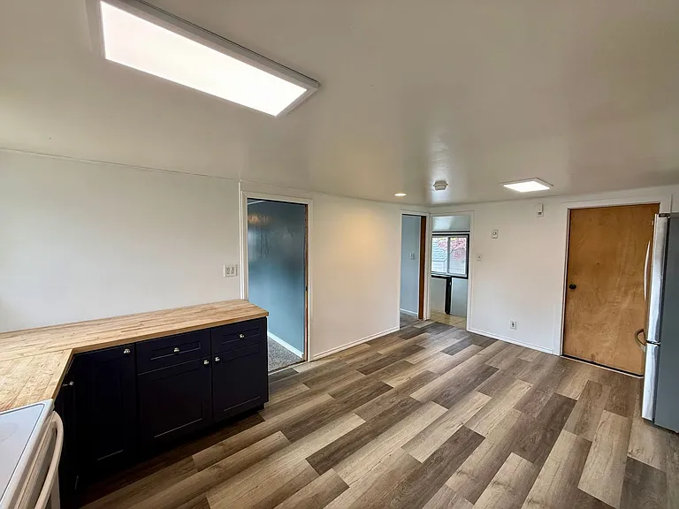 3239 39th Ave SW — Photo 8